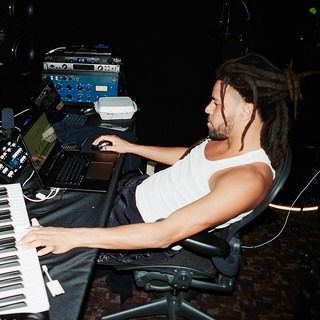 MIUI MUSIC ▷ J. Cole Jcole Aesthetic Rapper, Goofy Icons, Jcole Aesthetic, Rapper Icons, Rapper Pics, J Cole Art, Cole World, Jermaine Cole, Schoolboy Q