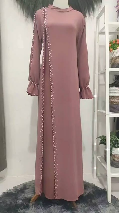 Moda Peru, Abaya Designs Latest, Islamic Fashion Dresses, Projek Menjahit, Dress Kondangan, Model Gamis, Muslimah Dress, Mode Abaya, Muslim Fashion Dress