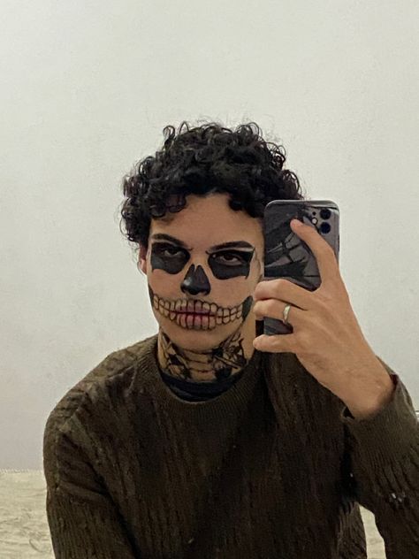 Mens Halloween Makeup Easy, Easy Skull Makeup Men, Male Skull Makeup, Simple Halloween Makeup Men, Men Skeleton Makeup, Skeleton Makeup Men, Skull Makeup Men, Man Skull Makeup, Guys Halloween Makeup