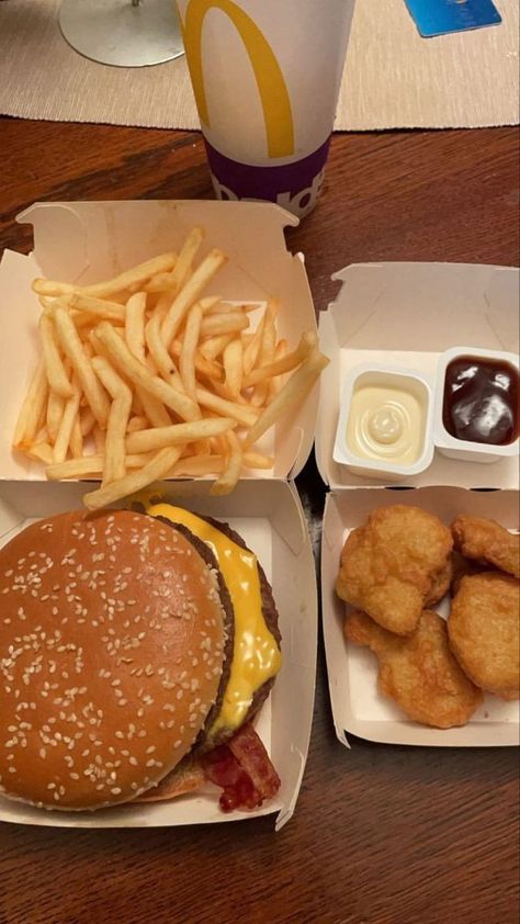 Mcdonalds Fast Food, Food Inspired, Mc Donald, Food Babe, Food Therapy, Healthy Food Motivation, Yummy Comfort Food, Deilig Mat, Unhealthy Food