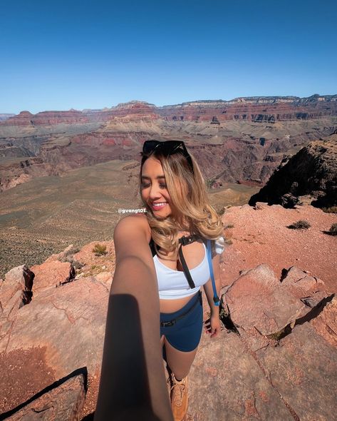 I hiked the Grand Canyon!! ⛰️🥾🌄 South Kaibab Trail to Skeleton Point is a 6-mile hike round trip. I initially wasn’t planning to hike all the way to skeleton point but I’m glad I did. The views were absolutely stunning and so surreal. You can see the Colorado River and if you look closely, you can see Phantom ranch. I highly recommend starting your hike early as possible as it does get busy and in my opinion the Grand Canyon just looks more beautiful during sunrise. There are mules that tr... Grand Canyon November, Grand Canyon Picture Ideas, Grand Canyon Outfit, Hiking Picture Ideas, Grand Canyon Pictures, Too Much Noise, Arizona Trip, Trip To Grand Canyon, Las Vegas Vacation