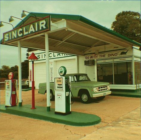 Old Petrol Station, 1960s Gas Station, Vintage Service Station, 50s Gas Station, Mini Gas Station, Old Gas Station Aesthetic, Old Gas Stations Vintage, Old Garage Aesthetic, American Gas Station