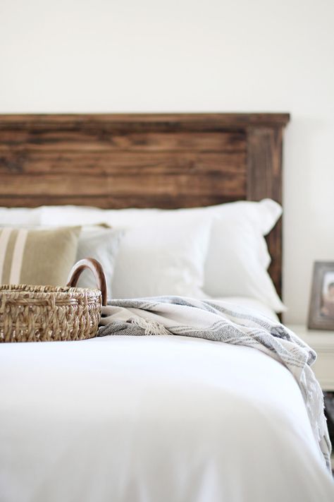 Diy Farmhouse Headboard, Diy King Size Headboard, Diy King Headboard, Headboard King Size, Diy Wood Headboard, Diy Bed Headboard, Headboard Projects, Farmhouse Headboard, Live Simple