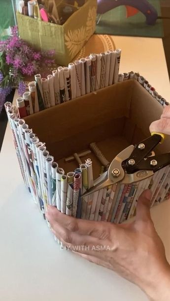 Diy Cardboard Organizer, Paper Roll Crafts Diy, Cardboard Organizer, Newspaper Crafts Diy, Cardboard Storage, Cardboard Crafts Diy, Idee Cricut, Cardboard Box Crafts, Organizer Ideas