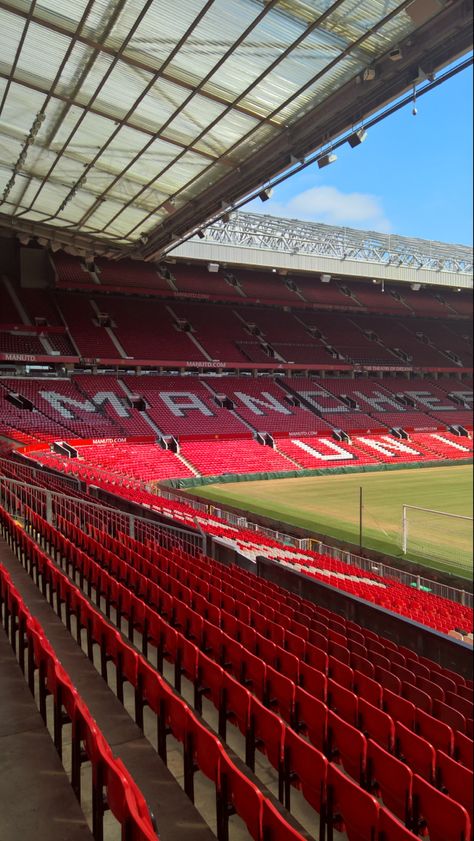 have u ever been to old trafford?? Theatre Of Dreams Old Trafford Wallpaper, Old Trafford Aesthetic, Old Trafford Wallpapers, Manchester United Wallpapers Iphone, Manchester United Art, Football Artwork, Widget Board, Manchester United Wallpaper, Football Wallpapers