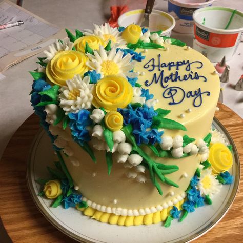 May Birthday Cake Ideas, Decorated Buttercream Cakes, Spring Decorated Cakes, Mother’s Day Cakes, Mother Cake, Mothers Day Cake Ideas Simple, Cake Decorating Basics, Floral Cake Design, Sheet Cake Designs