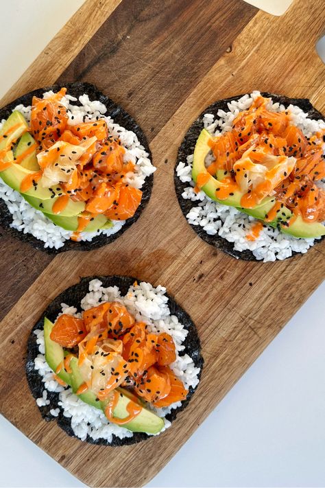 Fail-proof Sushi Tacos - Myriad Recipes Sushi Taco, Easy Sushi, Salmon Tacos, Marinated Salmon, Salmon Sushi, Vegan Sushi, Avocado Slices, Sushi Recipes, Rice Wine Vinegar