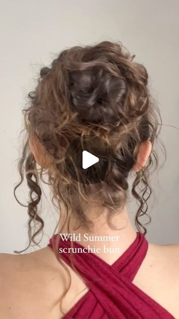 Curly Updos For Medium Hair, Short Curly Hair Updo, Naturally Curly Hair Updo, Curly Hair Up, Updo Curly, Curly Hair Cuts With Layers, Curly Hair Ponytail, Curly Bun Hairstyles, Hair Cuts With Layers