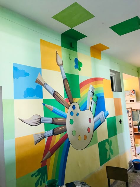 Drawing Class Decoration Ideas, Education Wall Painting, Mural Wall Art School, School Wall Drawing Ideas, School Mural Ideas Creative, Art Classroom Wall Painting, School Art Murals, School Wall Mural Ideas, Art Room Wall Painting