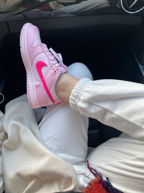 Nike Dunk Low Triple Pink Outfit, Triple Pink Nike Dunks Outfit, Nike Dunk Low Pink Outfit, Pink Nike Dunks Outfit, Nike Triple Pink, Pink Nike Shoes Outfit, Triple Pink Dunks Outfits, Barbie Dunks, Pink Dunks Outfit