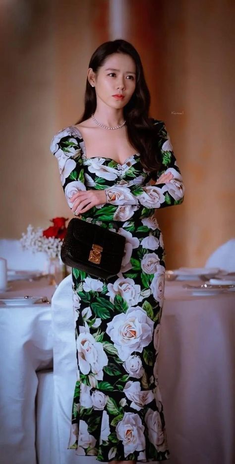 Son Ye Jin Outfit, Son Ye Jin Fashion, K Drama Outfits Womens Fashion, Elegant Asian Fashion, Black And White Short Dresses, Kdrama Outfits, Son Ye Jin, Elegant Dresses Classy, Iconic Dresses