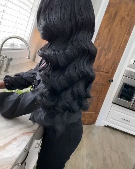 Long Hair Hollywood Waves, Curl Waves Long Hair, Hollywood Waves Quinceañera, Beach Waves Black Women, Long Hollywood Waves, Hollywood Waves Long Hair, Curls Black Hair, Beach Waves Curls, Prom Details