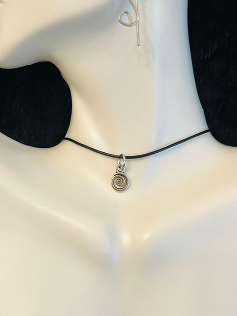 String Choker Necklace, Black Cord Necklace Pendants, Black String Necklace, Black Necklaces, Swirl Necklace, Cord Necklaces, Cord Choker, String Necklace, Y2k Necklace