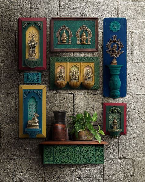 How to Decorate Your Home Using Antiques - gramydeco.com Interior Pillars, Indian Wall Decor, Vintage Brass Decor, Indian Room Decor, Fabric Wall Decor, India Home Decor, Antique Wall Decor, Crafty Decor, Temple Design For Home