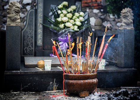 Photo: Qingming Festival 清明节, by Michael Steverson - China Digital Times (CDT) Qingming Festival, Festivals In China, Chinese Holidays, Chinese Festival, Taper Candle, Mood Board, Festival, China, Art