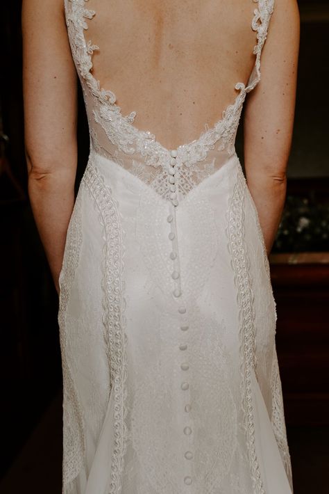 Vintage Country Wedding Dress, Boat Neck Low Back Wedding Dress, Scoop Neck Low Back Wedding Dress, Vintage Vibe Wedding Dress, Lace Wedding Dress Low Back, Lacy Wedding Dresses Boho, Wedding Dresses Simple Low Back, Vintage Summer Wedding Dress, Timeless Fitted Wedding Dress