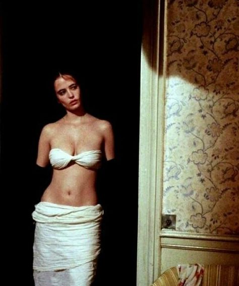 Eva green from dreamers Paris Movie, Michael Pitt, Bernardo Bertolucci, Nastassja Kinski, Septième Art, Film Inspiration, Eva Green, Film Set, Film Stills