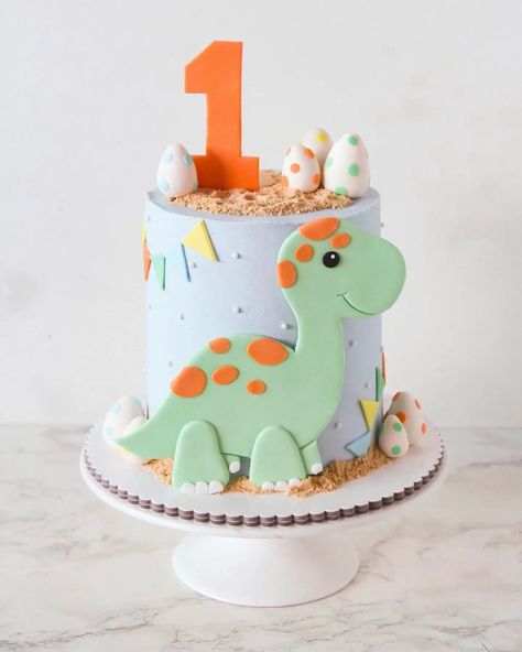 Cute Dinosaur Cake Ideas for Boys - A Pretty Celebration Dinosaur Cake For 1st Birthday, One Year Old Dinosaur Cake, Baby Dinosaur First Birthday Party, Dinosaur Cake First Birthday, 1st Birthday Dinosaur Theme Cake, Baby 1st Birthday Cake Boy, Birthday Cake Dinosaur Boys, 1st Birthday Cake Dinosaur, 1st Birthday Cakes Boy