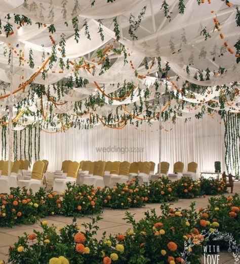 Wedding Canopy Decorations, Indian Wedding Centerpieces, Indian Outdoor Wedding Decor, Ace Hotel Wedding, Wedding Tree Decorations, Hindu Wedding Ceremony, Destination Wedding Decor, Bridesmaid Corsage, Wedding Planning Decor