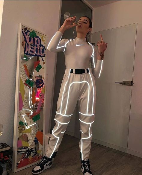 Fashion For Youth on Instagram: “//// @janaxnell . . #freshfits #streetwear” Reflective Outfit, Reflective Pants, Fits Streetwear, Japanese Street Fashion, Streetwear Women, Hip Hop Fashion, Character Design Inspiration, Two Piece Pant Set, Outfit Inspirations