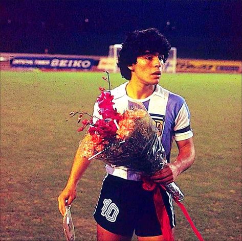 Maradona Football, Football Players Photos, Football Players Images, Football Photography, Football Images, Football Icon, Sports Aesthetic, Soccer Goal, كريستيانو رونالدو