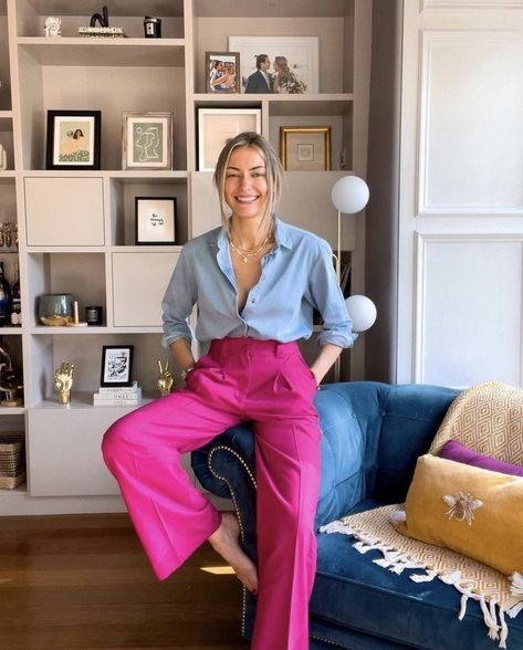 Pink Trousers Outfit, Pink Pants Outfit, Beckham Style, Looks Pinterest, Mode Instagram, Chique Outfits, Corporate Outfits, Mode Casual, Looks Street Style