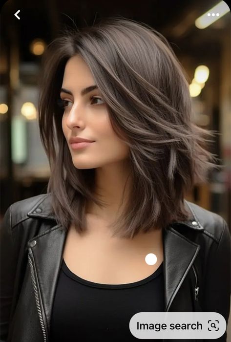 Textured Layers Medium Hair Straight, Rambut Brunette, Lob Haircut, Shoulder Length Hair Cuts, Haircuts For Medium Hair, Medium Hair Cuts, Feel Pretty, Shoulder Length Hair, Medium Length Hair Cuts