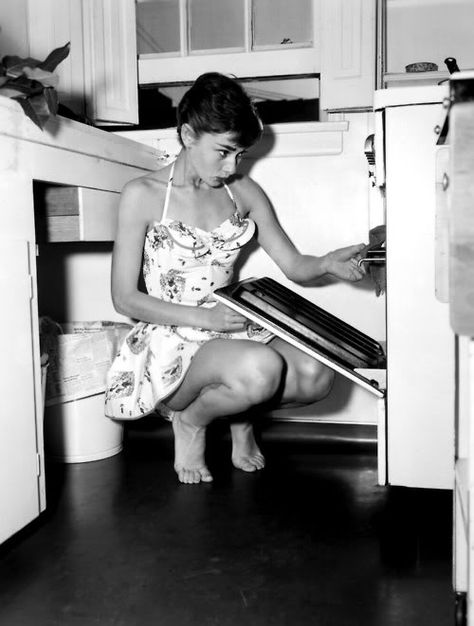 Audrey Hepburn Cooking at Home celebrity people audrey hepburn movie star old photo cooking black and white photo Colorized History, Colorized Historical Photos, Aubrey Hepburn, Career Girl Daily, Audrey Hepburn Inspired, Audrey Hepburn Photos, Colorized Photos, Audrey Hepburn Style, Sophie Marceau