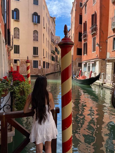 Trip To Italy Aesthetic, Vience Italy Aesthetic, Europe Travel Pictures, Photo Ideas In Venice, Italy Lifestyle Aesthetic, Venice Italy Photos, Verona Italy Photo Ideas, Italy Ig Pics, Venice Italy Instagram Pictures