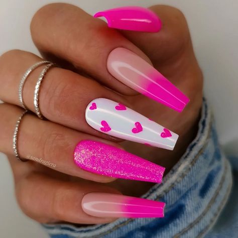 Pink And White Nails, Aesthetic Nail, May Nails, Vibrant Nails, Dope Nail Designs, Pink Acrylic Nails, Dipped Nails, Heart Nails, Dope Nails