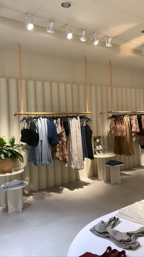 Minimalistic Store Design, Clothing Botique Interiors Design, Boutique Entrance Design, Clothing Rack Aesthetic Store, Minimalist Boutique Interiors, Anthropologie Store Design, Shop Fittings Ideas Retail, Clothing Boutique Interior Store Layout, Boutique Set Up