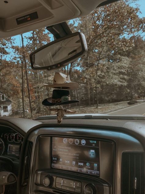 Truck Guy Aesthetic, Western Car Aesthetic, Inside Truck Aesthetic, Truck Asethic, Truck Decorations Interior Western, Western Truck Decor, Western Jeep Accessories, Car Accessories Western, Western Athstetic