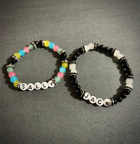 Jack Skellington Bracelet, Simple Glass Bead Bracelets, Colby Brock Bracelet, Jack And Sally Bracelets, Ghostface Bracelet, Horror Bracelet Ideas, Song Bracelet Ideas, Diy Halloween Bracelets, Bracelet Ideas To Sell