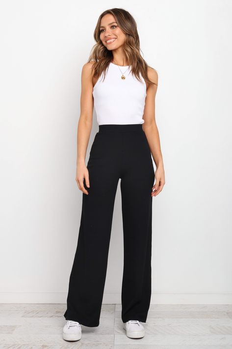 Black Flowy Pants Outfit, Wide Leg Black Pants Outfit, Black Dress Pants Outfits, Black Trousers Outfit, Trouser Pants Pattern, Wide Leg Trousers Outfit, White Tops Outfit, Dress Pants For Women, Dress Pants Outfits