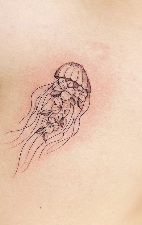 Tattoo Ideas Female Jellyfish, Red Jellyfish Tattoo, Fine Line Jellyfish Tattoo, Jellyfish Flower Tattoo, Floral Jellyfish Tattoo, Jelly Fish Tattoos, Puffer Fish Tattoo, Small Jellyfish Tattoo, Jellyfish Tattoo Minimalist