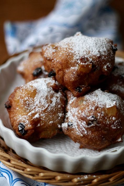 Oliebollen | Korena in the Kitchen Traditional Dutch Recipes, Dutch Desserts, Fried Balls, Dutch Cuisine, Doughnut Recipe Easy, Desserts Around The World, Scones Easy, Foreign Food, Homemade Donuts