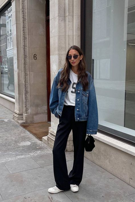 10 Cool Denim-Jacket Outfits That Prove the Staple Is Back | Who What Wear Spring Denim Jacket, Spring Outerwear, Black Pants Outfit, Jaket Denim, Moda Denim, Jean Jacket Outfits, Denim Jacket Outfit, Outfit Jeans, Mode Ootd