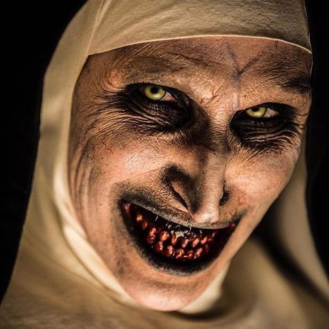 valak the demon nun 🔵 on Instagram: “thought i looked cute,, might delete later❤️✨ #thenun #sisterselfie #sisters #selfie #imcute #headshot #acting” Annabelle Horror, Horror Villians, Arte Occulta, Horror Photos, The Nun, Creepy Photos, Scary Movie Characters, Horror Pictures, Horror Movie Icons