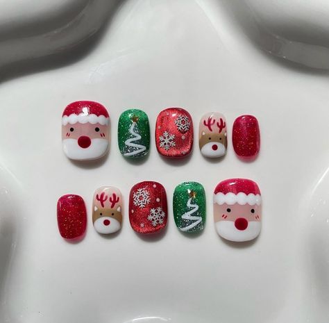 Christmas Nail Art Design 🎄🎅 📞For... - PrettyCure Nail Spa Chrismas Nail Art, December Nail Designs, Christmas Nail Inspo, Graffiti Nails, Nail Art Noel, Christmas Nail Art Ideas, December Nails, Christmas Gel, Nail Designs Tutorial