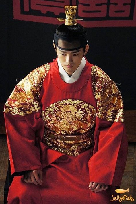 Joseon Dynasty Clothing, Turandot Opera, Hanbok Traditional, Yoo Ah In, King Outfit, Yoo Seung Ho, Korean Traditional Dress, Kim Myung Soo, Korean Hanbok