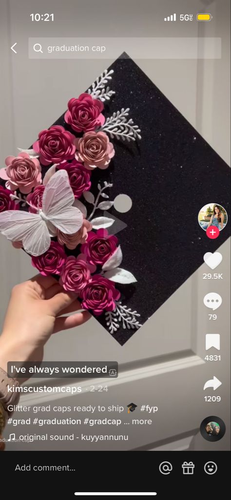 Cap Decoration Graduation Nail Tech, Nail Tech Cap Decoration Graduation, Flower Cap Decoration Graduation, Graduation Cap Designs Nail Tech, Floral Grad Cap Designs, Black Graduation Cap Designs, Graduation Cap Designs With Flowers, Flower Grad Cap Ideas, Nail Tech Graduation Cap