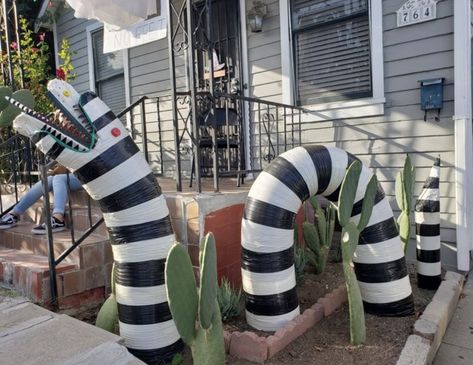 Diy Halloween Decorations Outdoor Beetlejuice, Tim Burton Halloween Decor Outdoor, Oversized Halloween Decorations, Tim Burton Trunk Or Treat, Beetle Juice Yard Decorations, Beetle Juice Outdoor Decorations, Beetlejuice Outdoor Decorations Diy, Diy Giant Halloween Decorations, Beatle Juice Halloween Decor