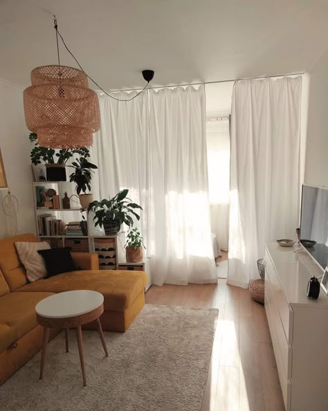 Living Room And Bedroom Combo, Small Studio Apartment Decorating, Curtain Divider, Cozy Studio Apartment, Tiny Studio Apartments, Small Apartment Bedrooms, Studio Apartment Design, Studio Apartment Living, Deco Studio