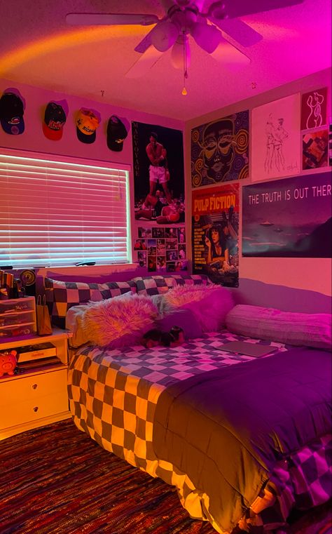 Dark 80s Aesthetic Room, Retro Rooms 80s, Sunset Lamp Room Ideas, 80s Bedroom Aesthetic Retro, Sunset Lamp Room Decor, Retro Room Inspo 80s, 80s Aesthetic Bedroom Ideas, Checkered Bedroom Aesthetic, Retro Room Ideas Aesthetic