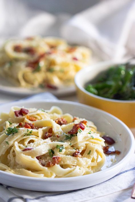 This creamy pear and mascarpone pasta is the best comfort food! Pear Pasta, Mascarpone Pasta, Lemon Garlic Shrimp Pasta, Pasta Noodle Recipe, Butter Pasta, Best Pasta Recipes, Favorite Recipes Dinner, Yummy Pasta Recipes, Healthy Pasta Recipes