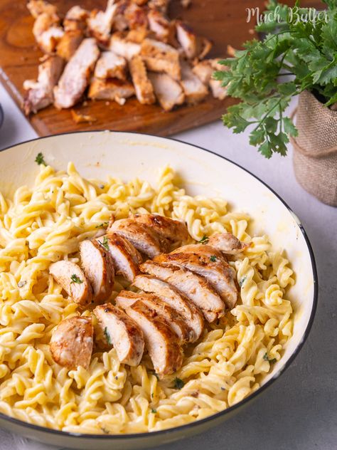 Chicken Alfredo Fusilli Pasta | Creamy, Cheesy, & Tasty - Much Butter Pasta Chicken Alfredo, Pasta With Garlic Bread, Fusilli Pasta Recipe, Fusili Pasta, Fusilli Recipes, Quick Comfort Food, Creamy Chicken Alfredo, Pasta Fusilli, Pasta With Garlic