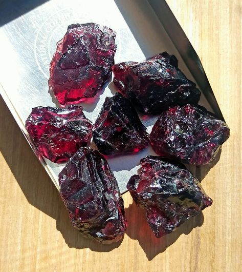 Garnet Crystal Aesthetic, Red Crystals Aesthetic, Goth Cottage, Raw Garnet, Rough Gems, Crystal Aesthetic, Jade Crystal, Garnet Crystal, Color Jewelry