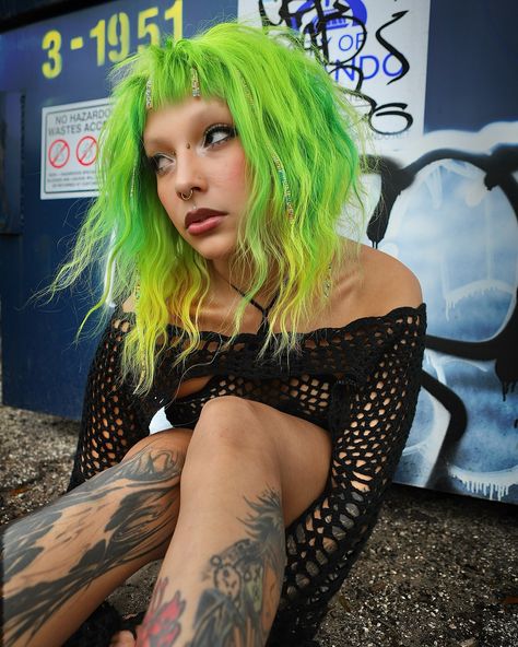 Cyber BRAT, absolutely in love with all the neon hair colors. Especially this acid green hair with the baby bangs ✨ Achieved using @pravana Neon green + Neon Yellow ✨ #pravana #bratsummer #neongreenhair #orlandovivids #themilkdistrict #althair #althairstylist #babybangs #cybergoth Electric Green Hair, Neon Green Hair Color, Orange And Green Hair, Neon Yellow Hair, Bright Green Hair, Green Ponytail, Lime Green Hair, Cyberpunk Hair, Neon Hair Color