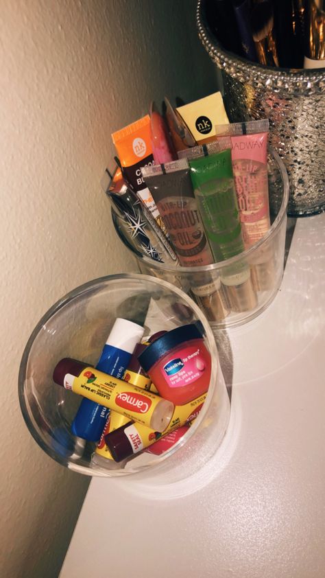 Lip Gloss Storage Ideas, Lip Liner Organization, Lip Gloss Storage, Lip Balm Organization, Lip Product Organization, Lip Gloss Organization, Whats In My Makeup Bag, Korean Skin Care Secrets, Lip Balm Collection