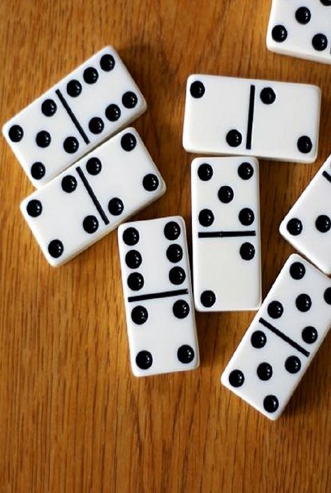 Mexican Train Dominoes, How To Play Dominoes, Kartu Remi, Domino Games, Dominoes Set, Online Gambling, Main Game, Online Poker, Play Online